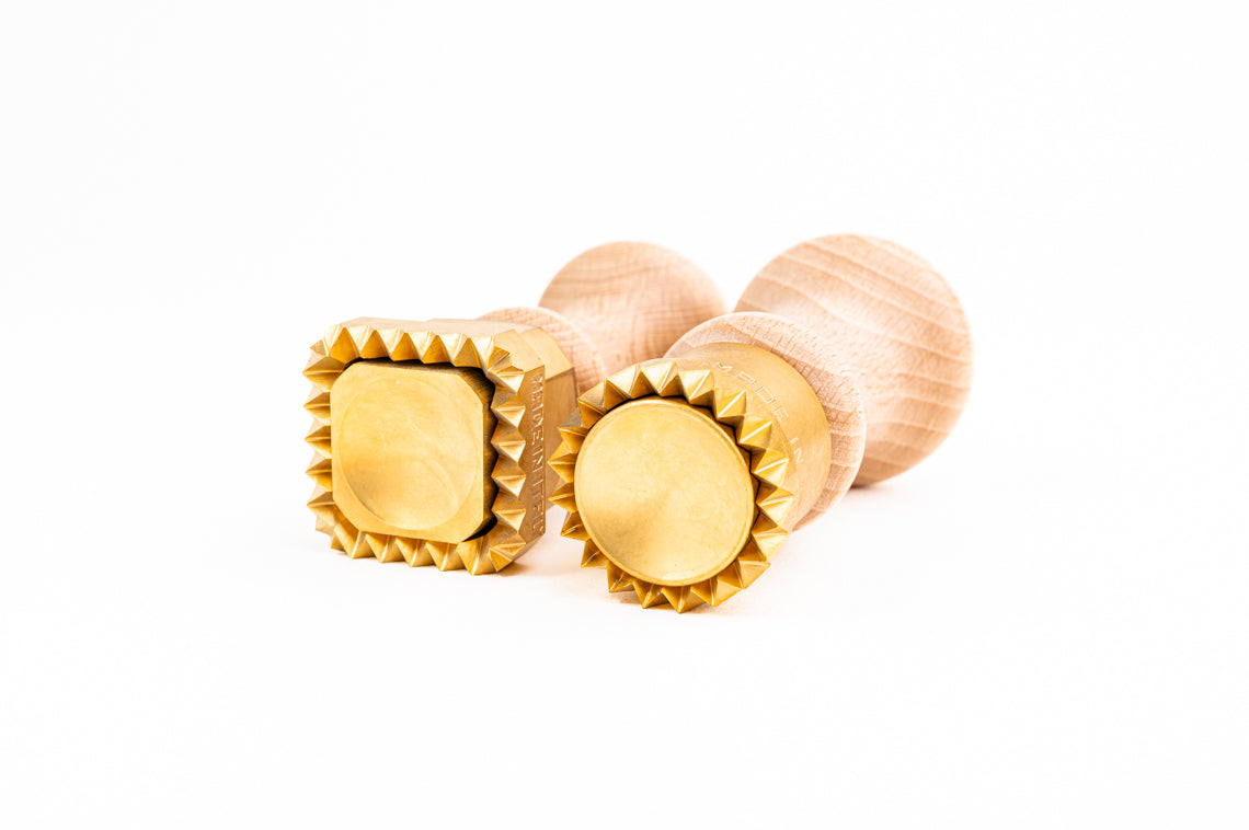 【パスタ製造ツール】LaGondola Festooned Ravioli Molds Round 34 + 35x35