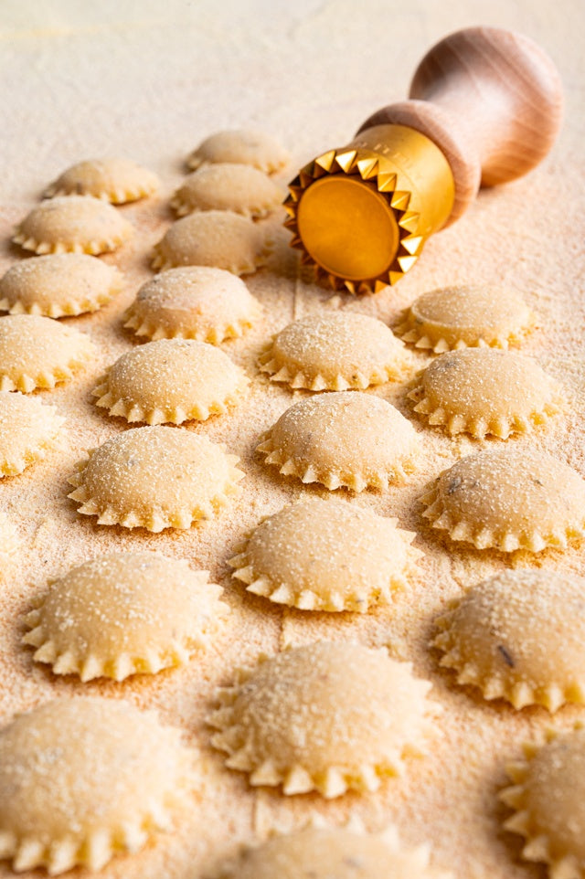 【パスタ製造ツール】LaGondola Ravioli Stamp Fluted Round 34