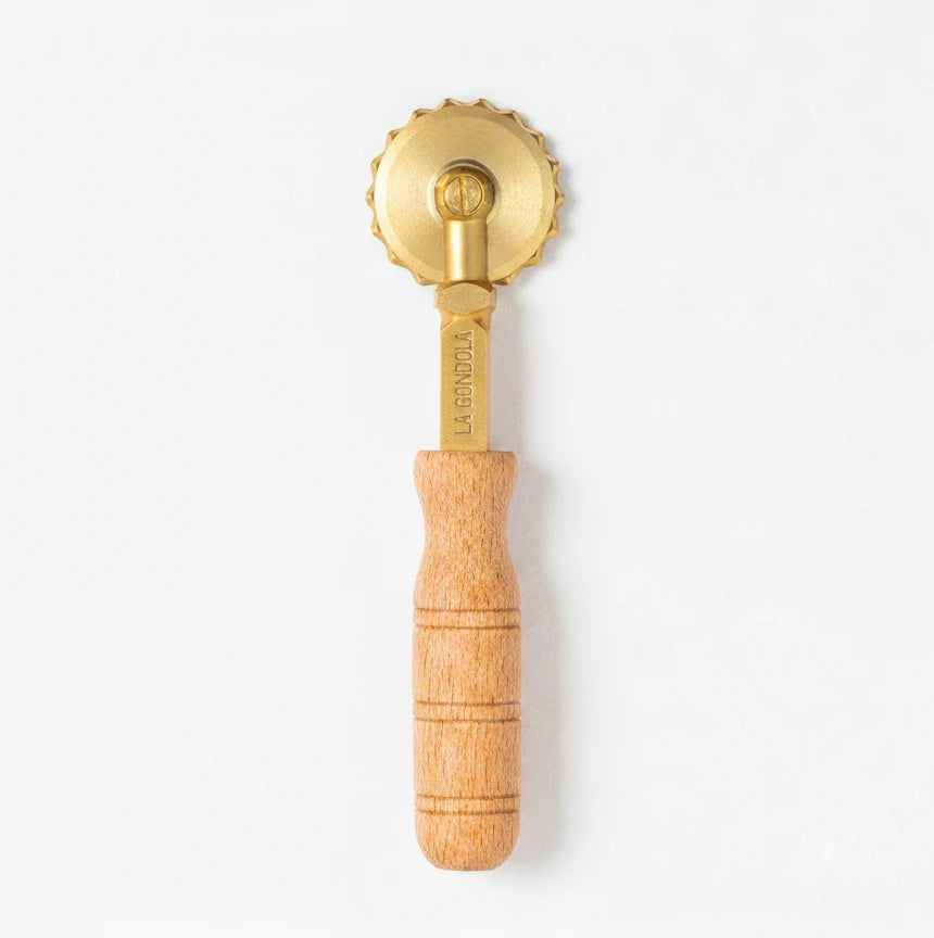 【パスタ製造ツール】LaGondola Professional Crimped Pasta Cutter Wheel, in Durable Brass and Natural Wood - TAN